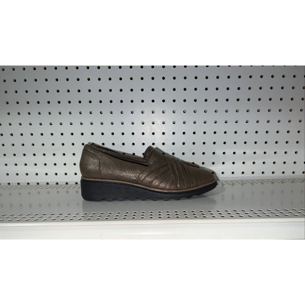 NWOT Clarks Size 8 Comfort Slip-On Women's Loafer in Metallic Brown/Bronze